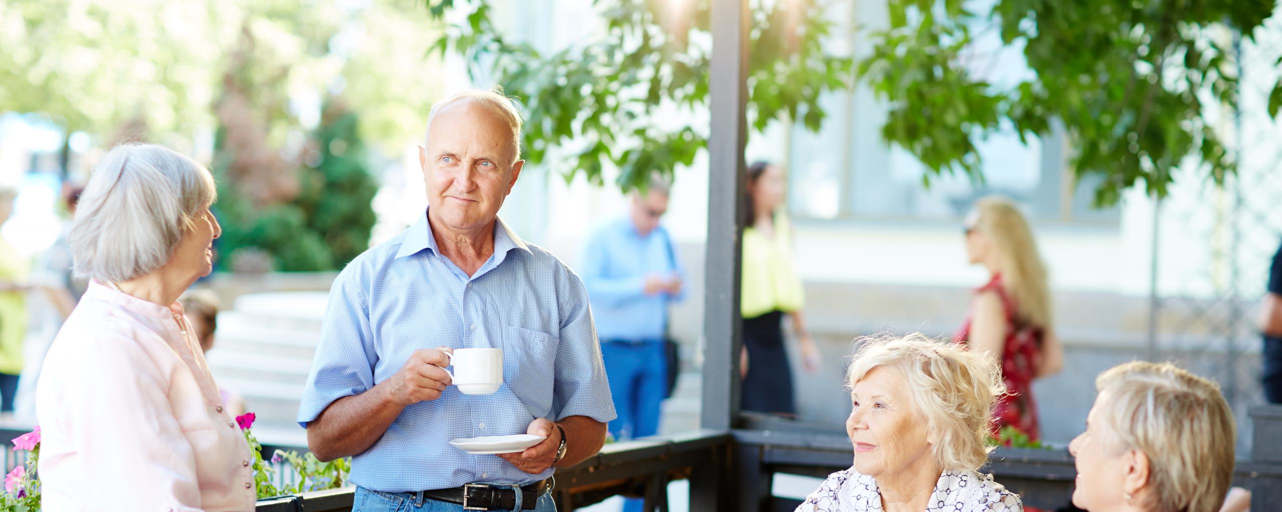 Senioren aan de koffie